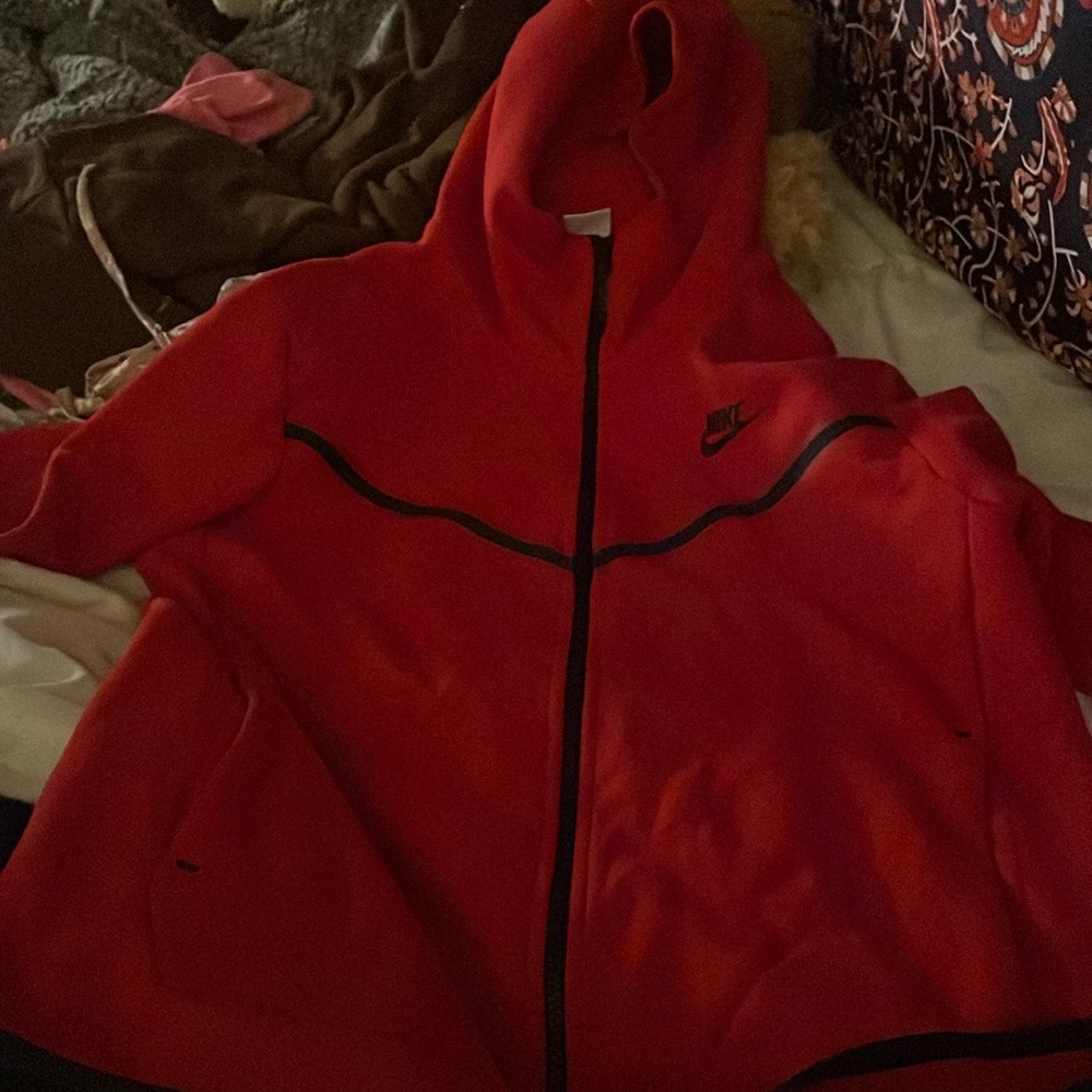 red nike tech
